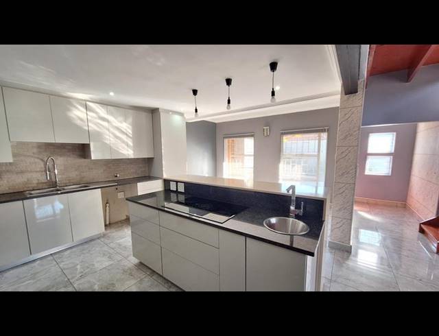 4 BEDROOM TOWNHOUSE FOR SALE IN MORELETAPARK